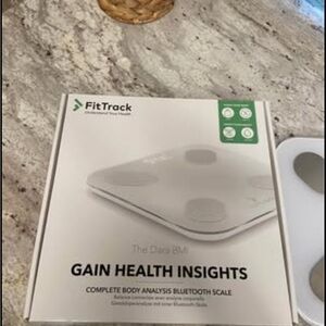EUC FitTrack Dara Bluetooth Body Analysis Scale - White, includes batteries